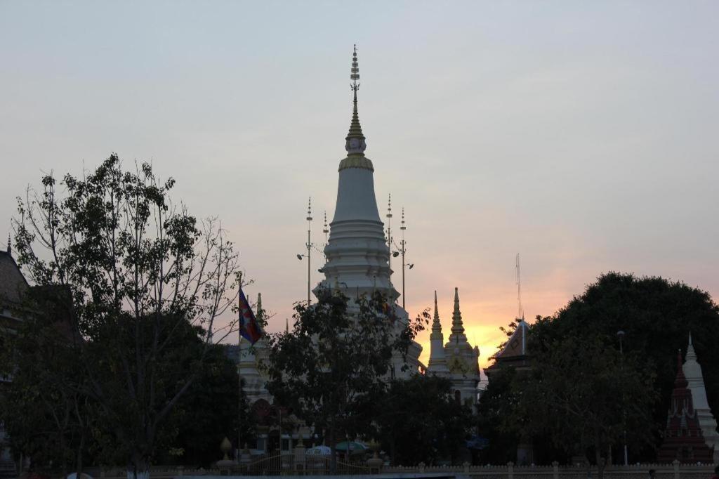 Kirirom Crystal Hotel Phnom-Penh Buitenkant foto