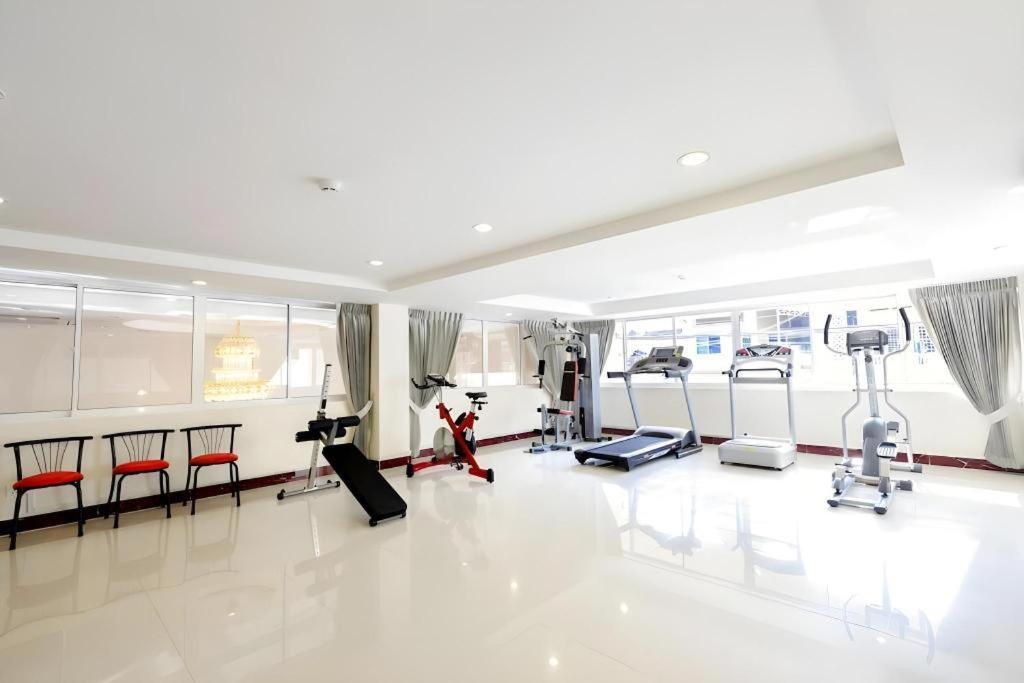 Kirirom Crystal Hotel Phnom-Penh Buitenkant foto