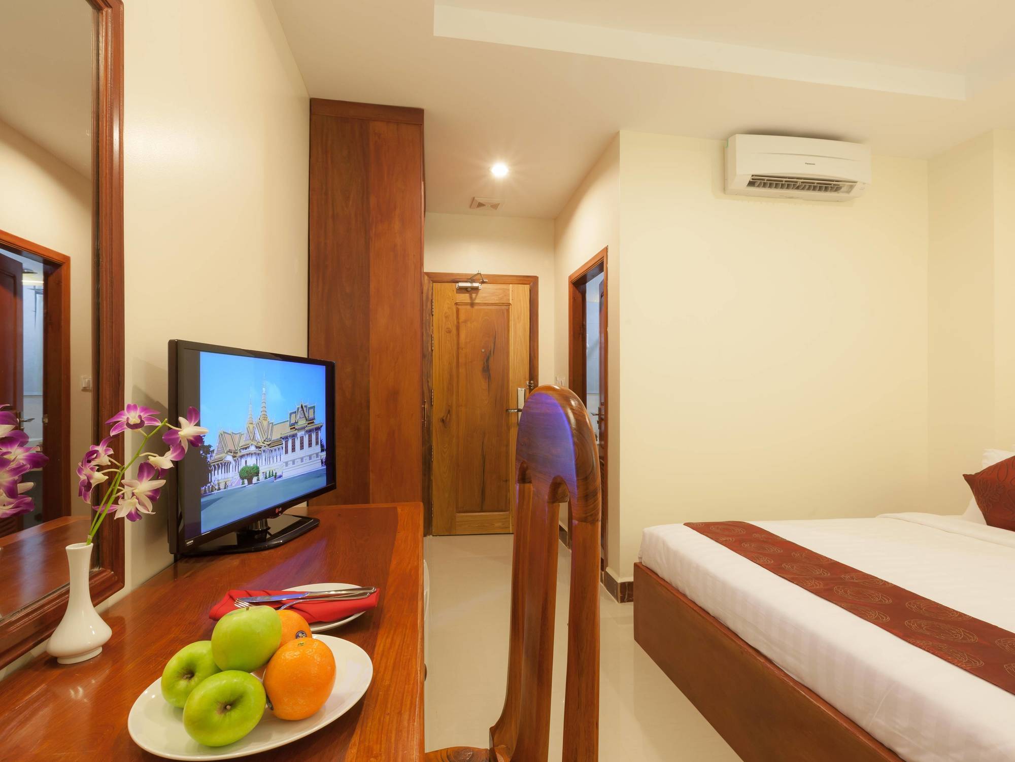 Kirirom Crystal Hotel Phnom-Penh Buitenkant foto